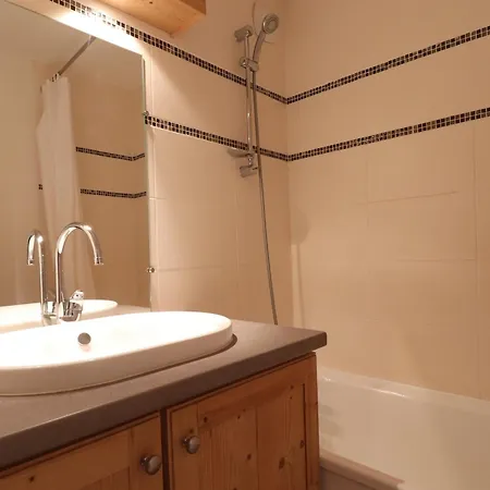 Appartement 2 Pièces Aux Pieds, Balcon, Animaux Admis - Fr-1-182-195