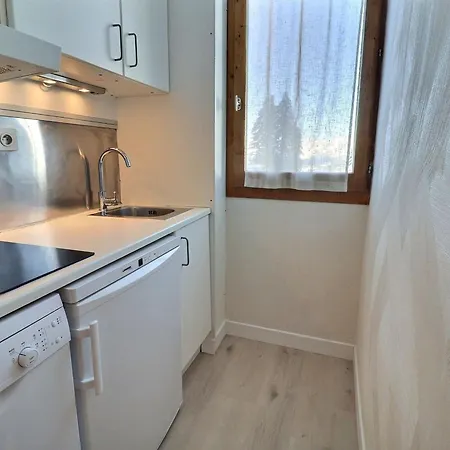 2 Pieces Aux Pieds, Balcon, Animaux Admis - Fr-1-182-195